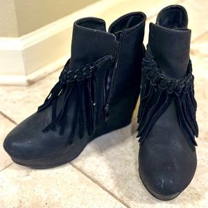 Sbicca Fringe bootie! Size 8.5. Platform wedge